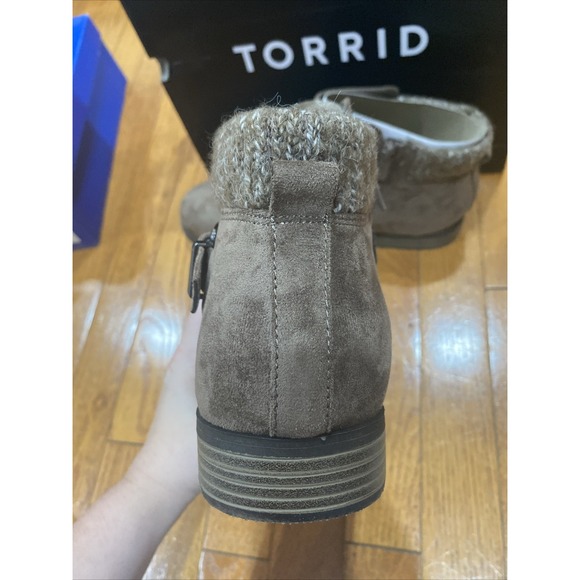 Torrid Buckle Boot Size 10.5 Taupe Ankle‎ Bootie Zip Up Winter - Picture 3 of 9